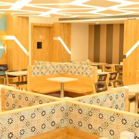 Shree Ganga Smb Hotels Uddzsaín Kültér fotó