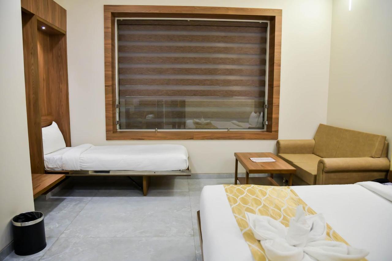 Shree Ganga Smb Hotels Uddzsaín Kültér fotó