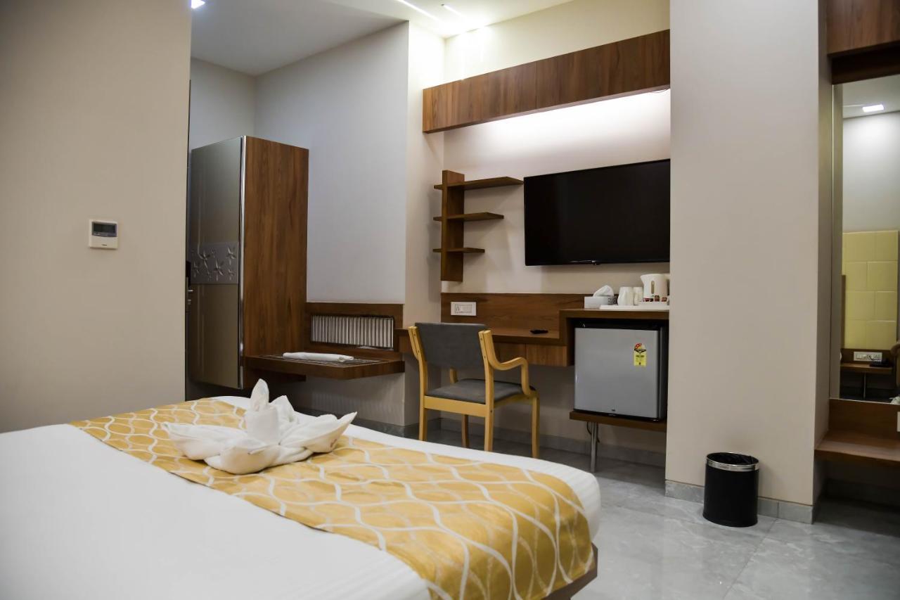 Shree Ganga Smb Hotels Uddzsaín Kültér fotó