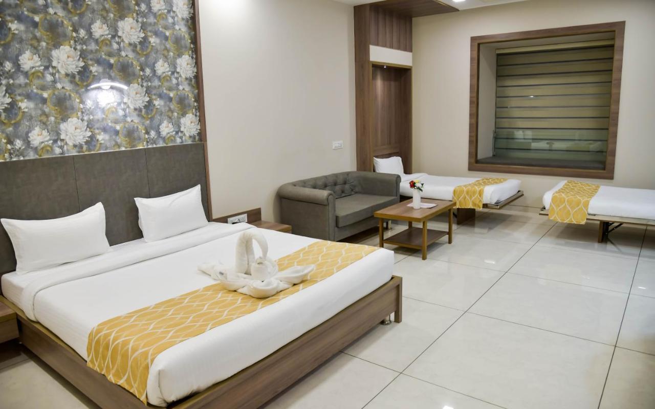 Shree Ganga Smb Hotels Uddzsaín Kültér fotó