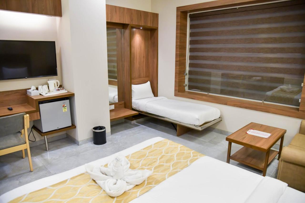 Shree Ganga Smb Hotels Uddzsaín Kültér fotó