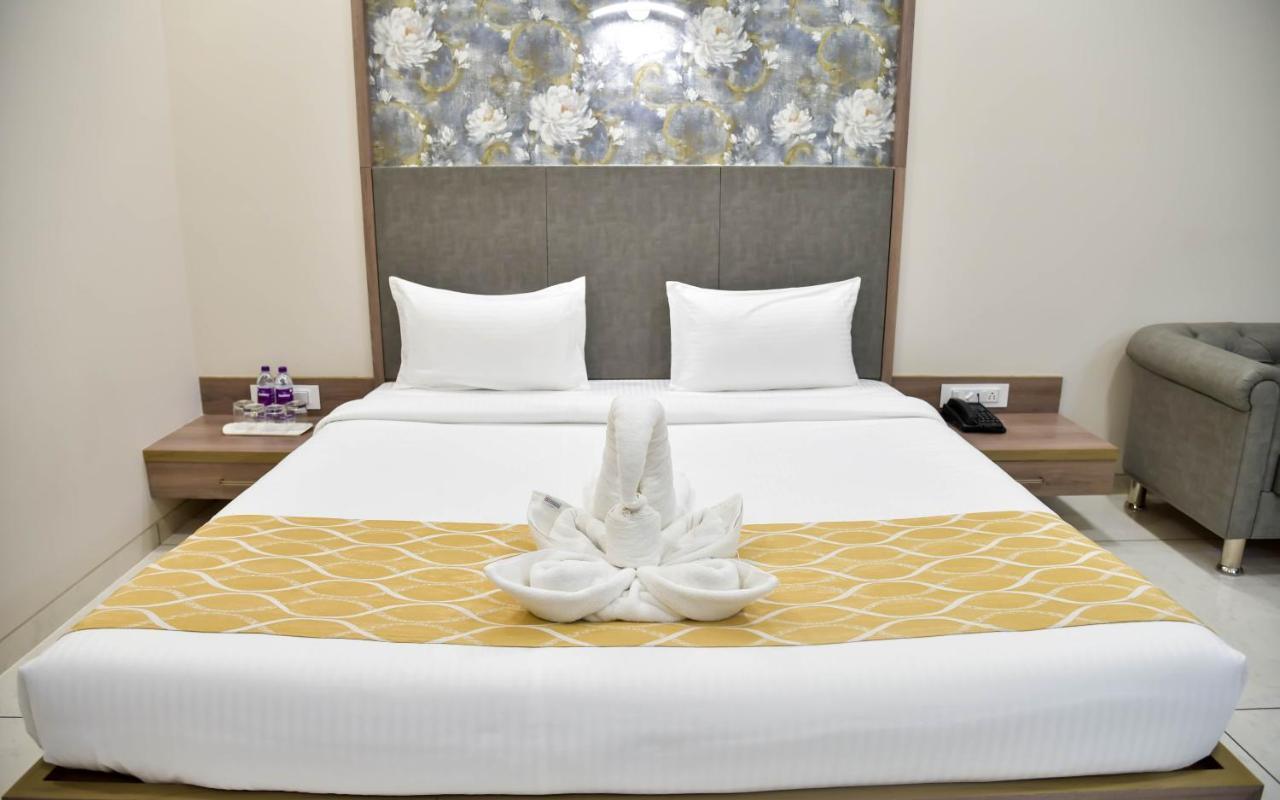 Shree Ganga Smb Hotels Uddzsaín Kültér fotó